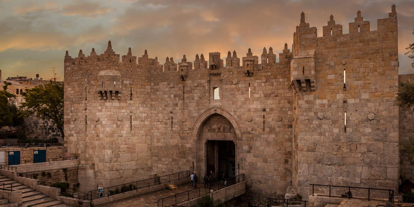 Jerusalems Damascus gate into
the Old City at sunset